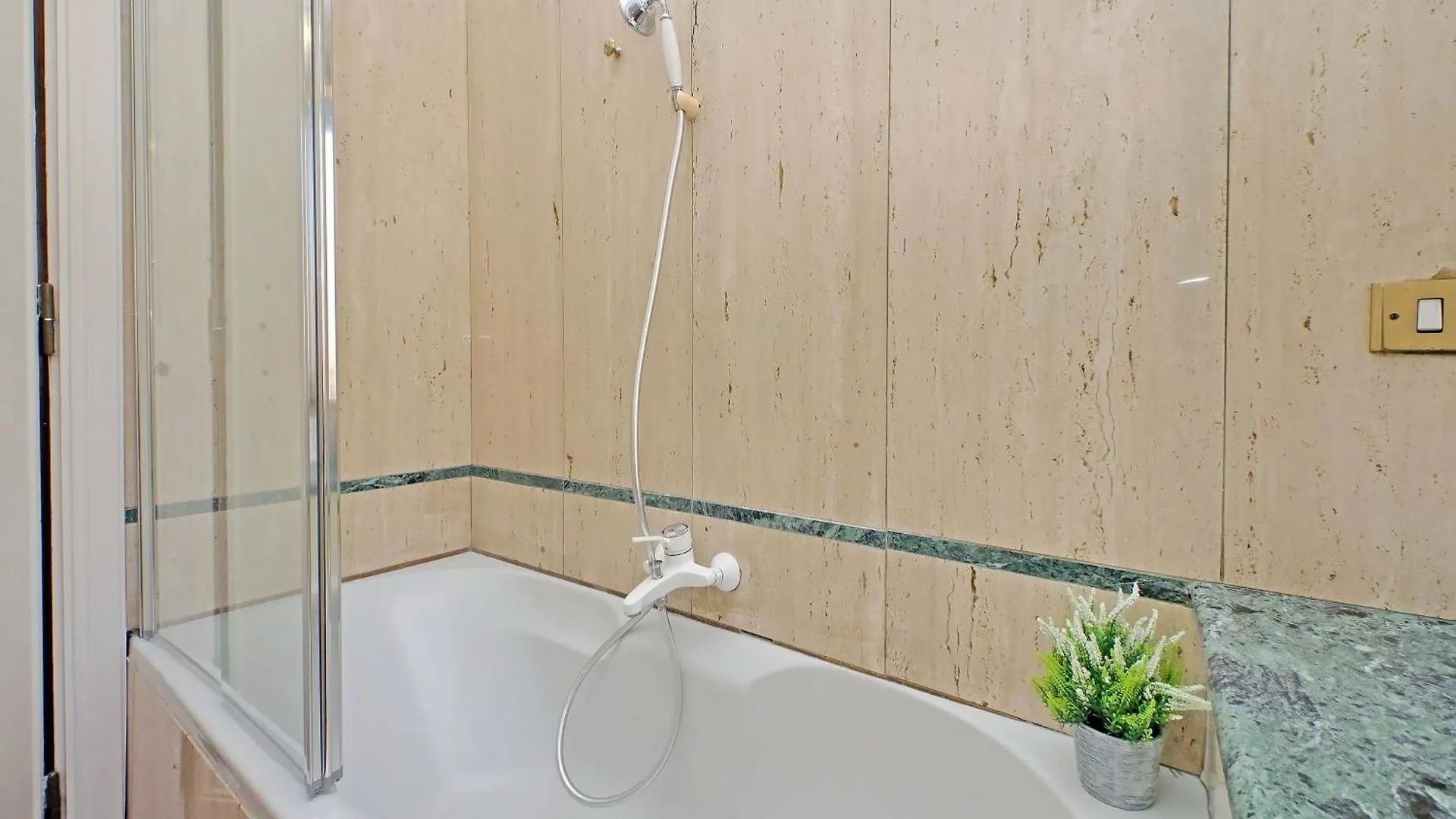 4Bnb - Spacious Gracchi Apartment Rome